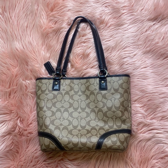 COACH BLACK & TAN PURSE - Picture 3 of 7